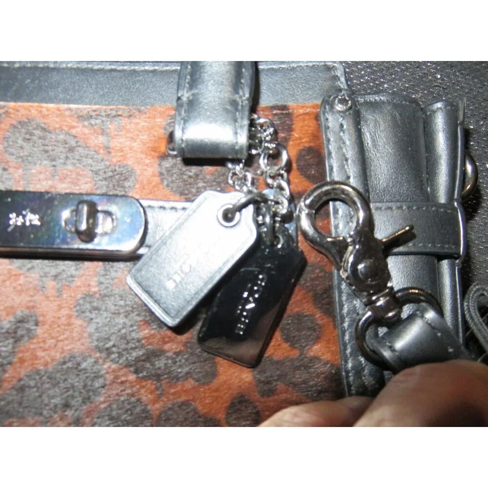 Coach chic versatile